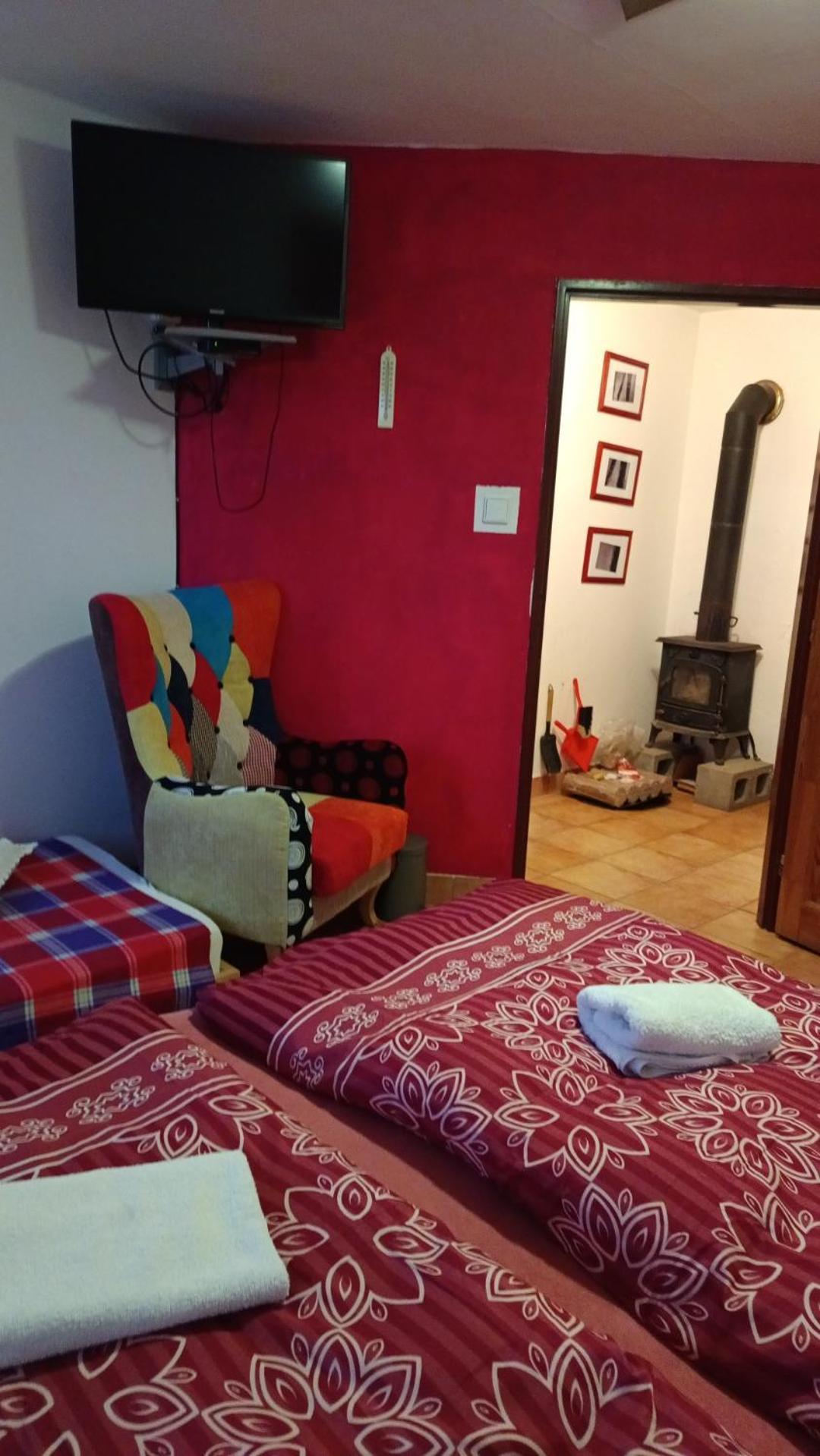 Vinny Sklep Kovarna Rohatec Cameră foto